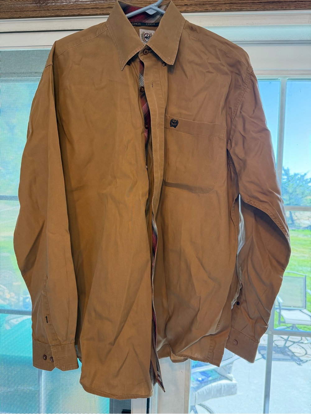 Like new! Men's Lightweight Shirt in Brown. Bin 76.